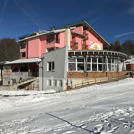 Hotel Sole Del Baldo Брентонико Экстерьер фото