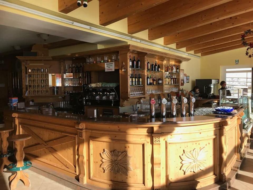 Hotel Sole Del Baldo Брентонико Экстерьер фото