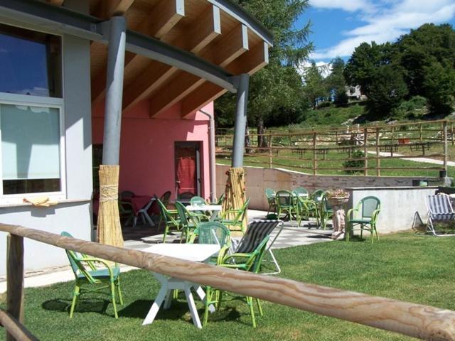 Hotel Sole Del Baldo Брентонико Экстерьер фото